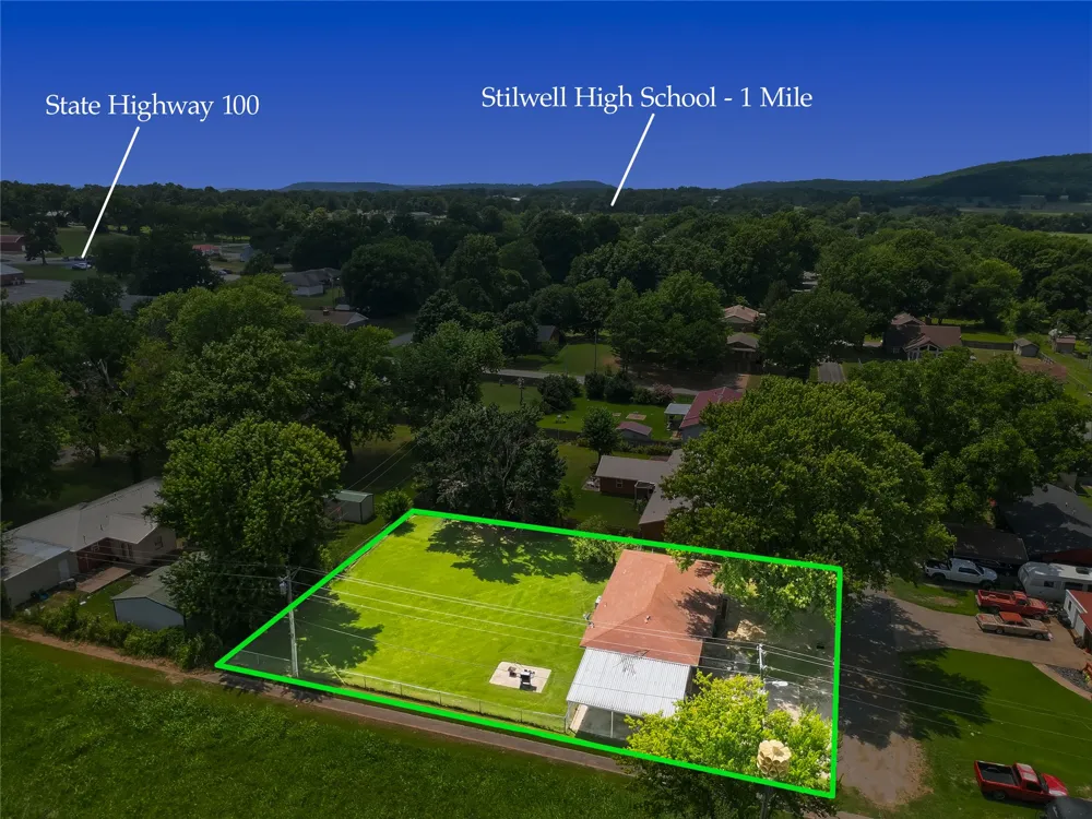 702 W Walnut Street Stilwell, OK 74960