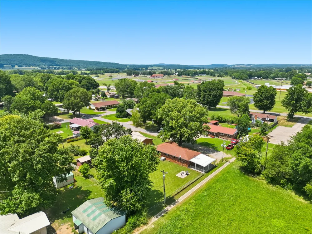702 W Walnut Street Stilwell, OK 74960