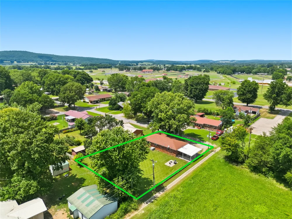 702 W Walnut Street Stilwell, OK 74960