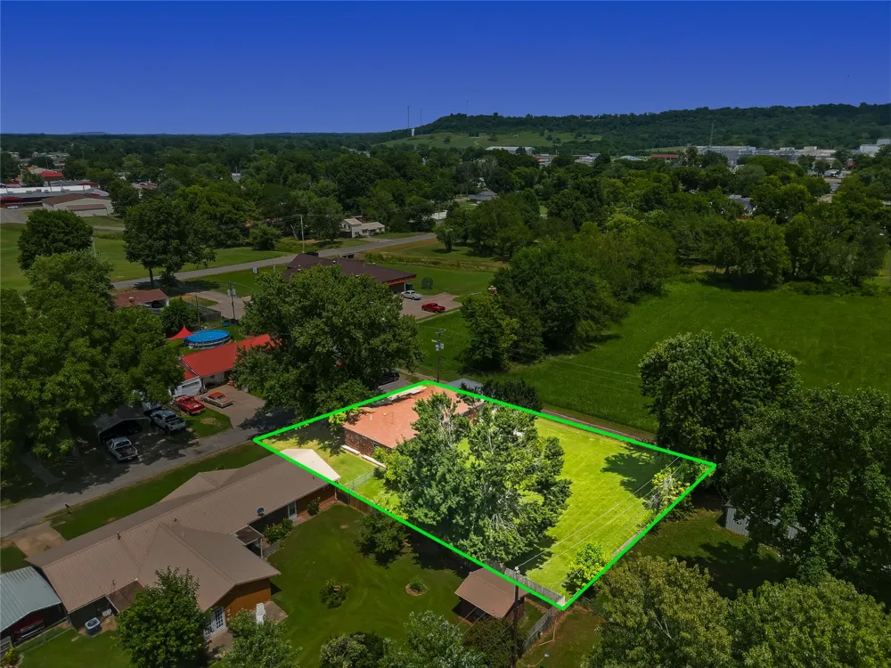 702 W Walnut Street Stilwell, OK 74960