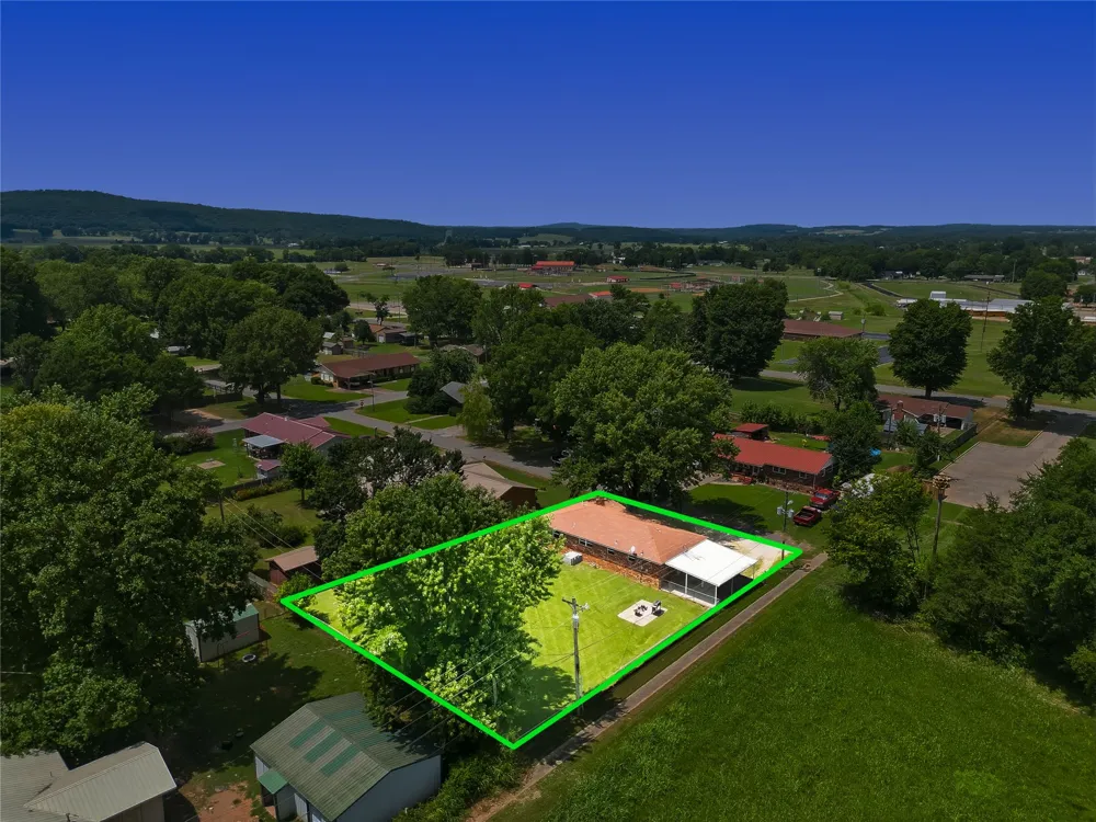 702 W Walnut Street Stilwell, OK 74960
