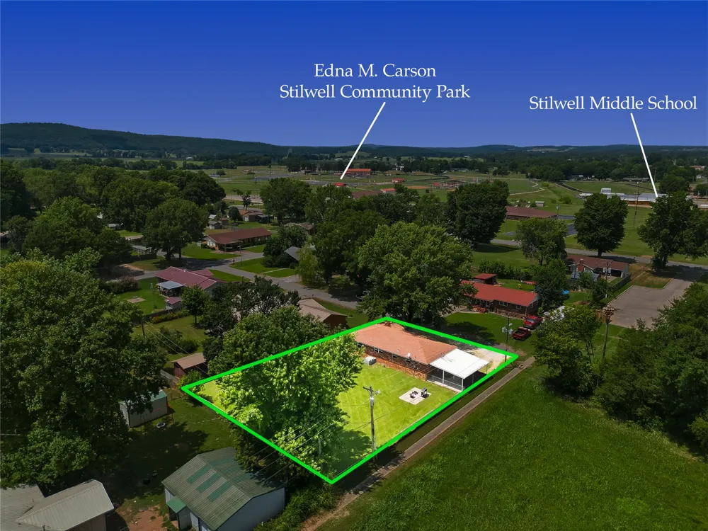 702 W Walnut Street Stilwell, OK 74960