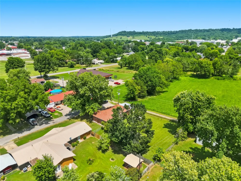 702 W Walnut Street Stilwell, OK 74960