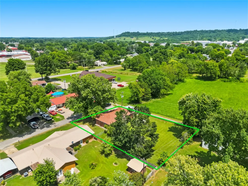702 W Walnut Street Stilwell, OK 74960