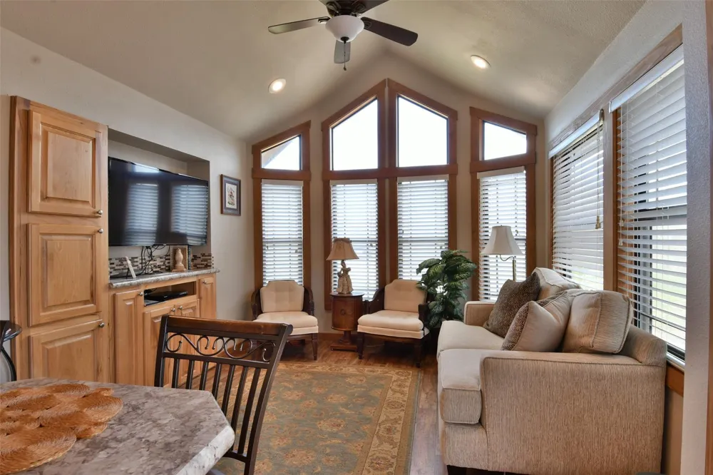 12570 Fm 1155 E The Southern Belle Cottage Washington, TX 77880