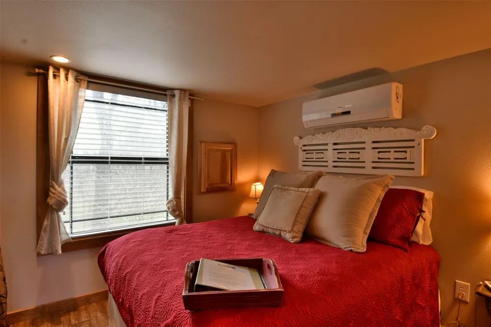 12570 Fm 1155 E The Southern Belle Cottage Washington, TX 77880