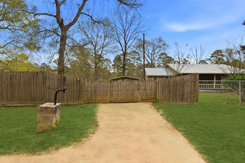 402 Anderson Road Livingston, TX 77351