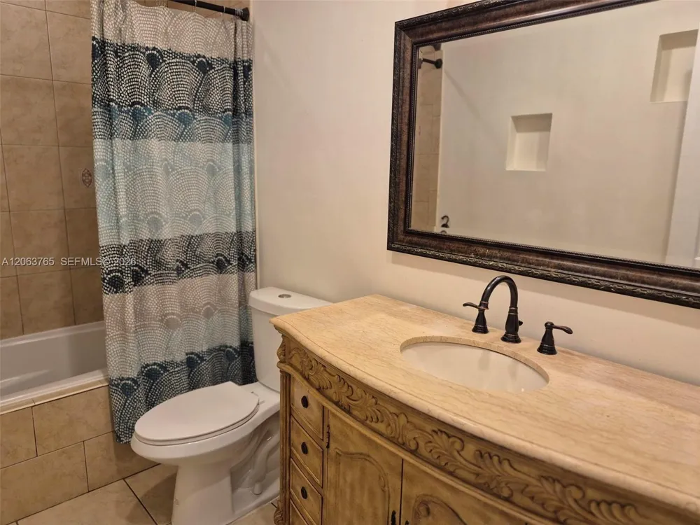 214 Wimbledon Lake Dr #57 Plantation, FL 33324
