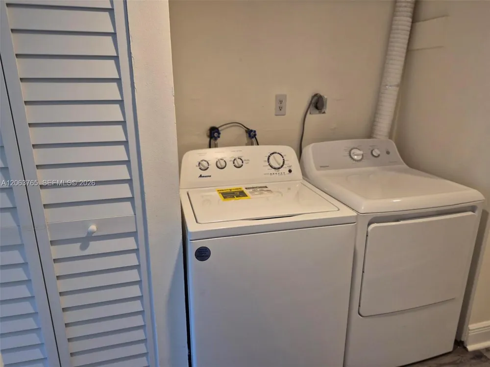 214 Wimbledon Lake Dr #57 Plantation, FL 33324