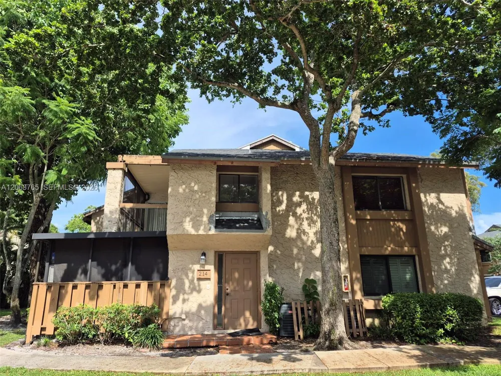 214 Wimbledon Lake Dr #57 Plantation, FL 33324