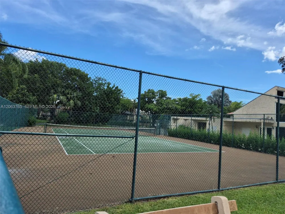 214 Wimbledon Lake Dr #57 Plantation, FL 33324