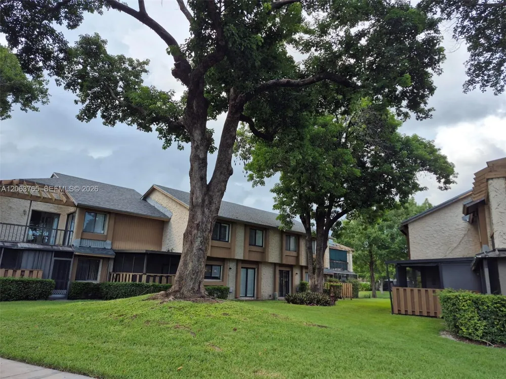 214 Wimbledon Lake Dr #57 Plantation, FL 33324