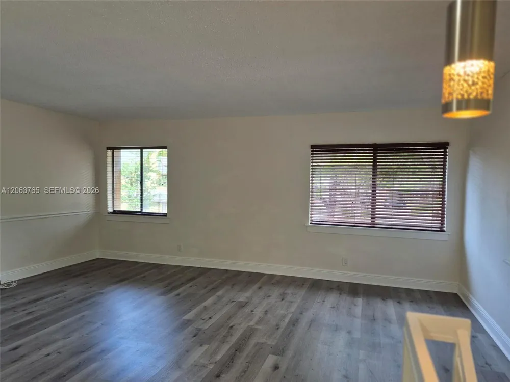 214 Wimbledon Lake Dr #57 Plantation, FL 33324