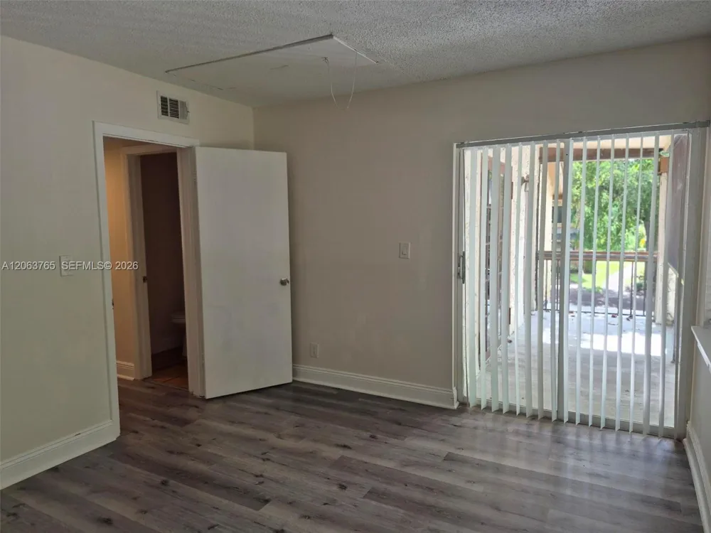 214 Wimbledon Lake Dr #57 Plantation, FL 33324