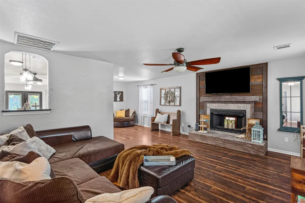 7719 Prairie Creek Lane Tolar, TX 76476