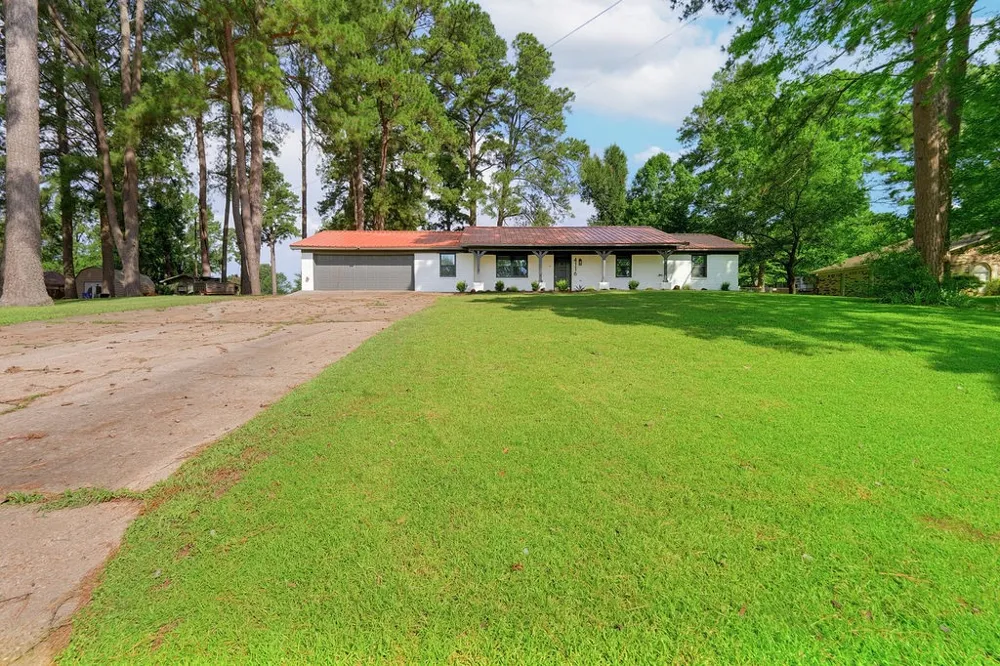 4116 Lakeshore Drive Lone Star, TX 75668