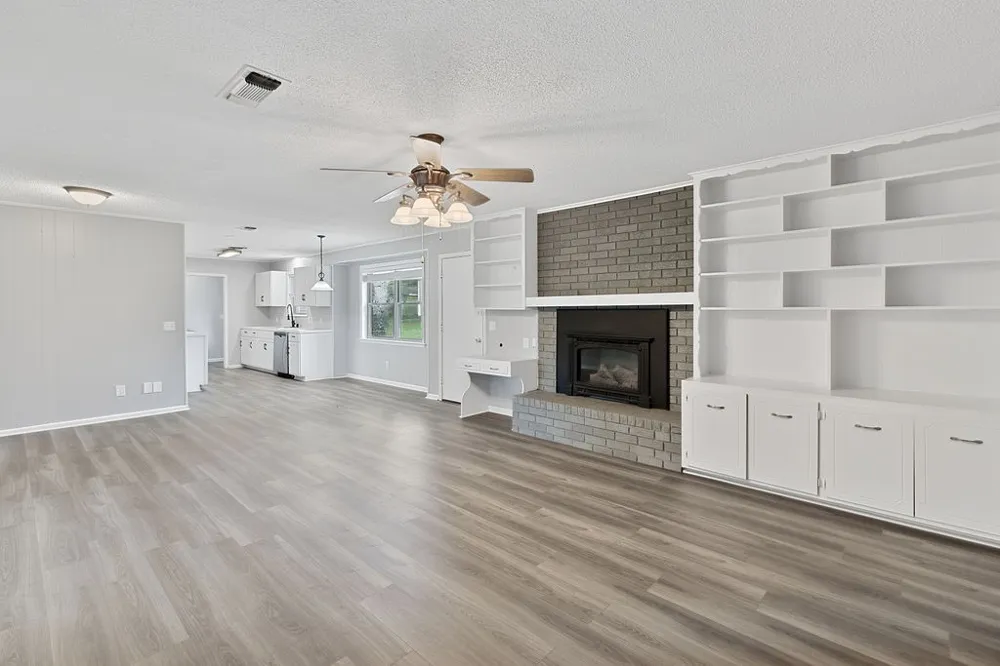 4116 Lakeshore Drive Lone Star, TX 75668