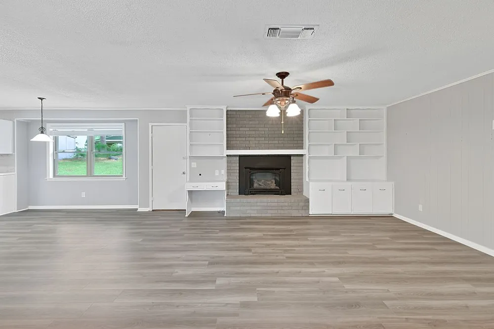 4116 Lakeshore Drive Lone Star, TX 75668