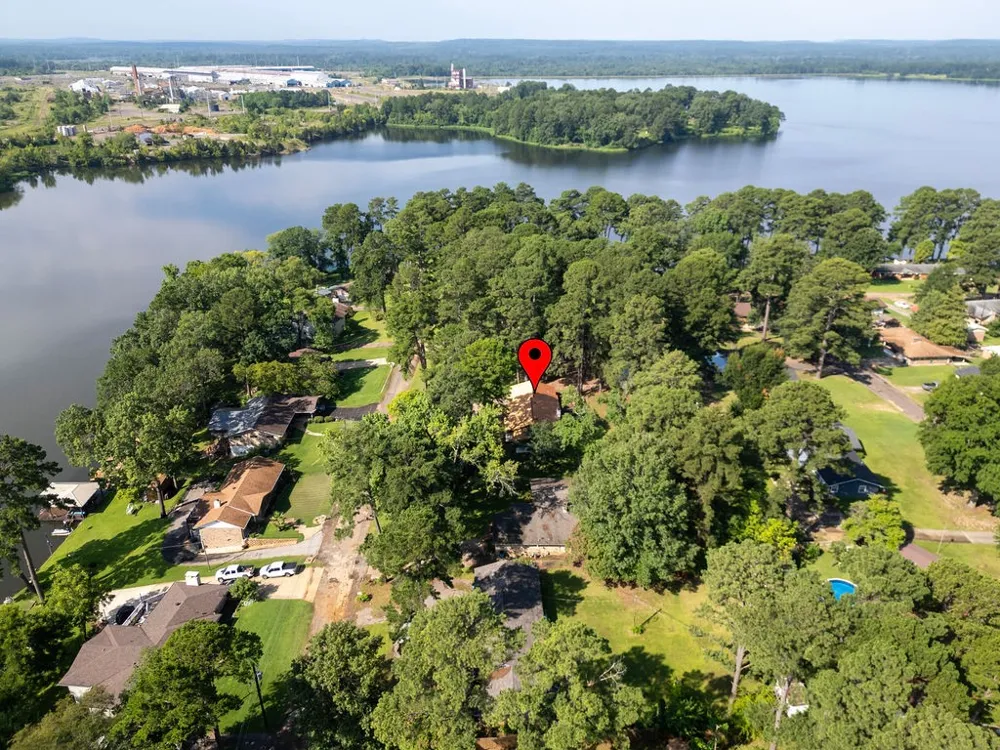 4116 Lakeshore Drive Lone Star, TX 75668