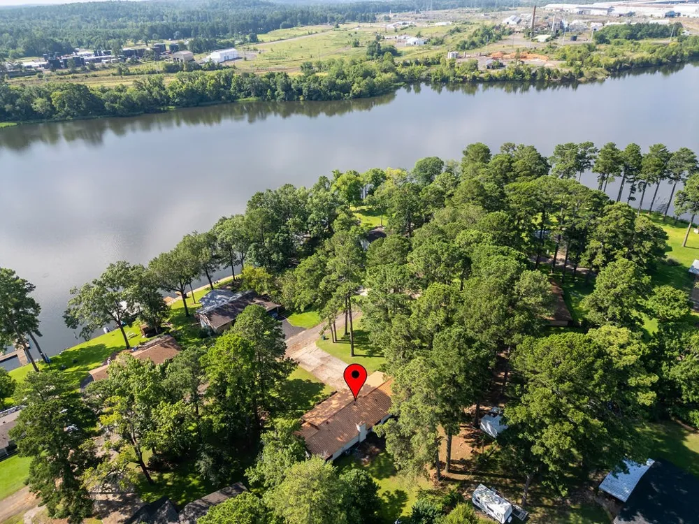 4116 Lakeshore Drive Lone Star, TX 75668