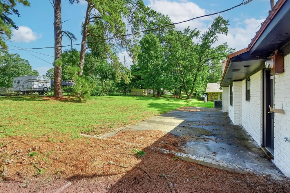 4116 Lakeshore Drive Lone Star, TX 75668