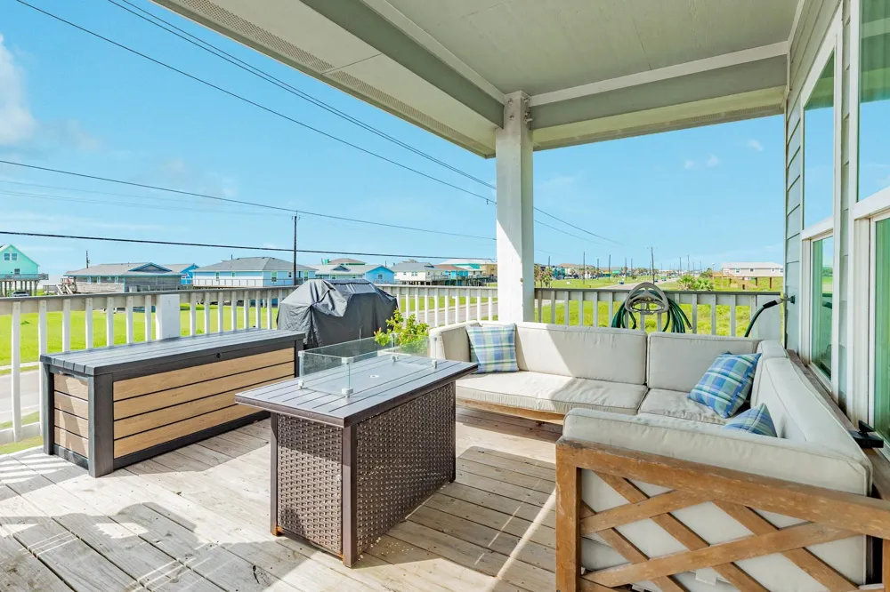 2631 Blue Water Hwy Surfside Beach, TX 77541