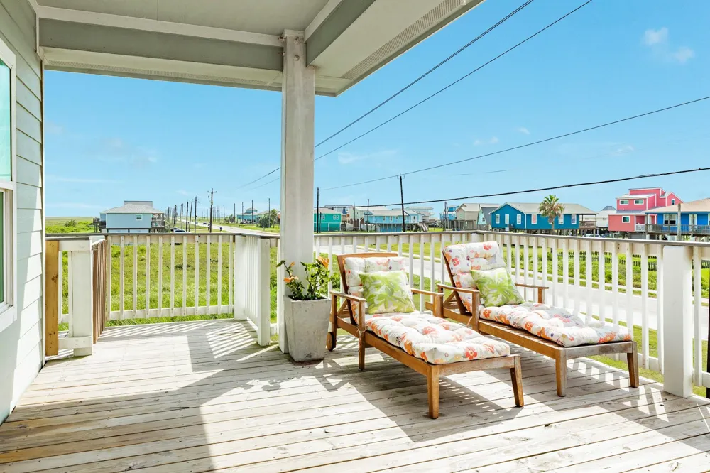 2631 Blue Water Hwy Surfside Beach, TX 77541