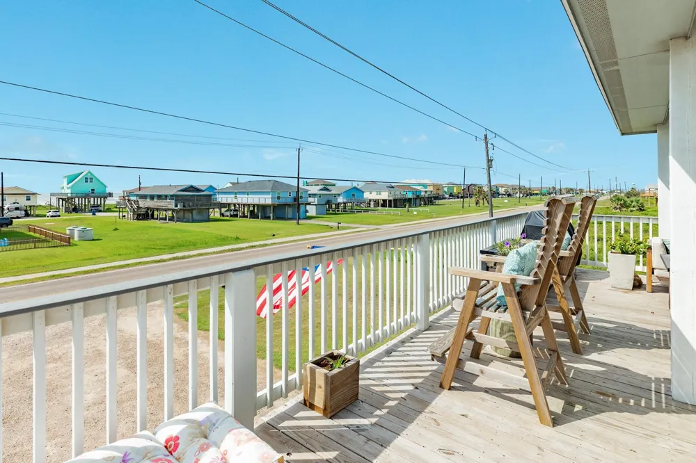 2631 Blue Water Hwy Surfside Beach, TX 77541
