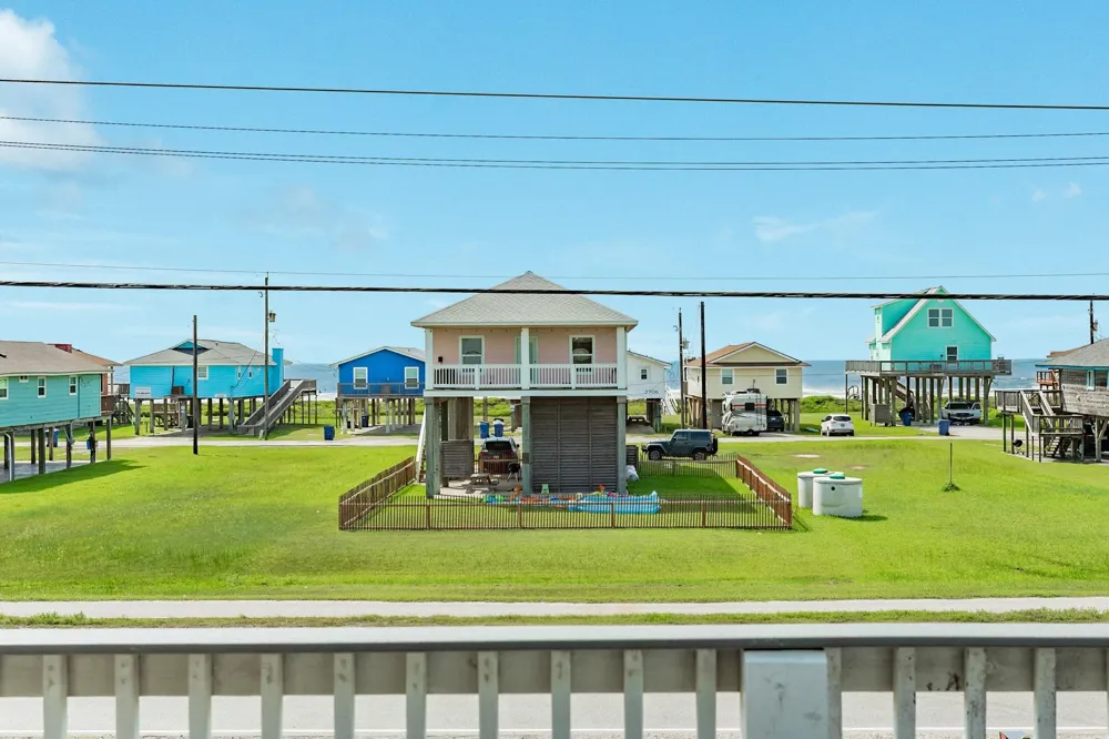 2631 Blue Water Hwy Surfside Beach, TX 77541