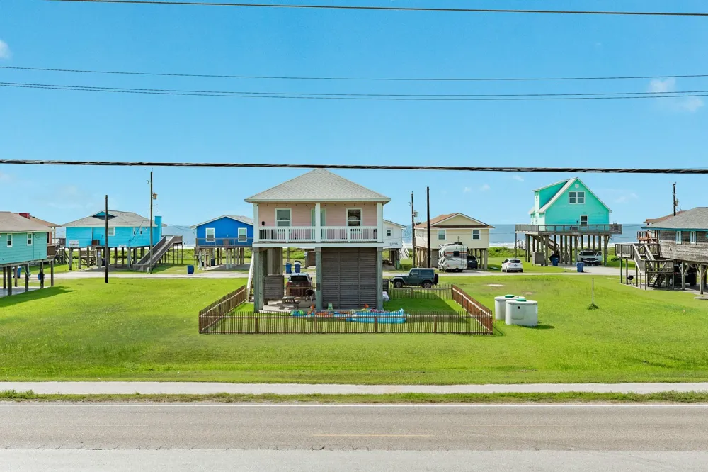 2631 Blue Water Hwy Surfside Beach, TX 77541