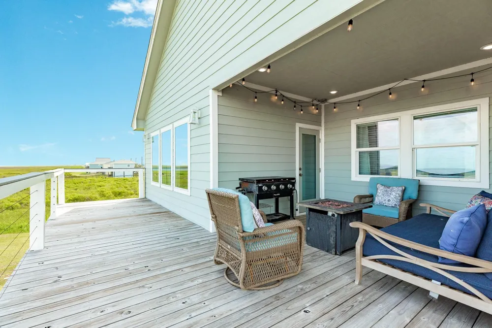 2631 Blue Water Hwy Surfside Beach, TX 77541