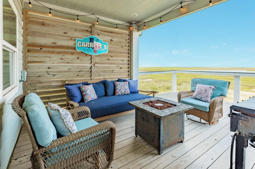 2631 Blue Water Hwy Surfside Beach, TX 77541