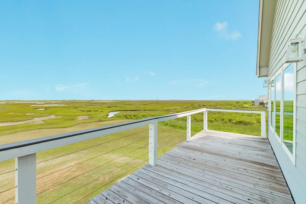 2631 Blue Water Hwy Surfside Beach, TX 77541