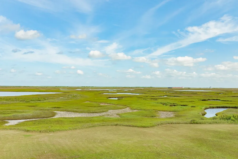 2631 Blue Water Hwy Surfside Beach, TX 77541