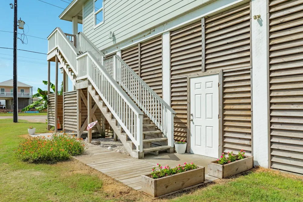 2631 Blue Water Hwy Surfside Beach, TX 77541