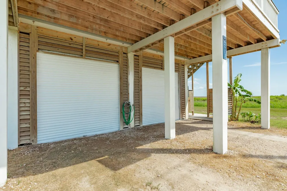 2631 Blue Water Hwy Surfside Beach, TX 77541