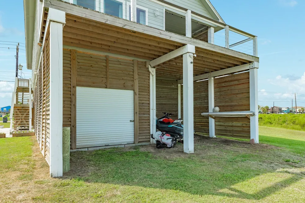 2631 Blue Water Hwy Surfside Beach, TX 77541