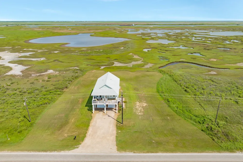 2631 Blue Water Hwy Surfside Beach, TX 77541