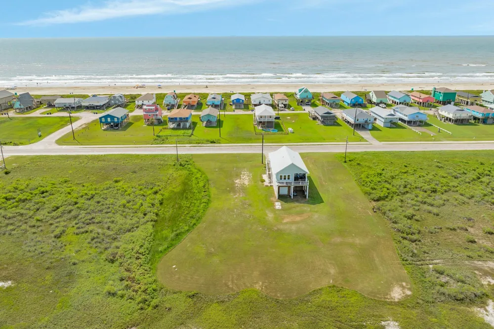 2631 Blue Water Hwy Surfside Beach, TX 77541
