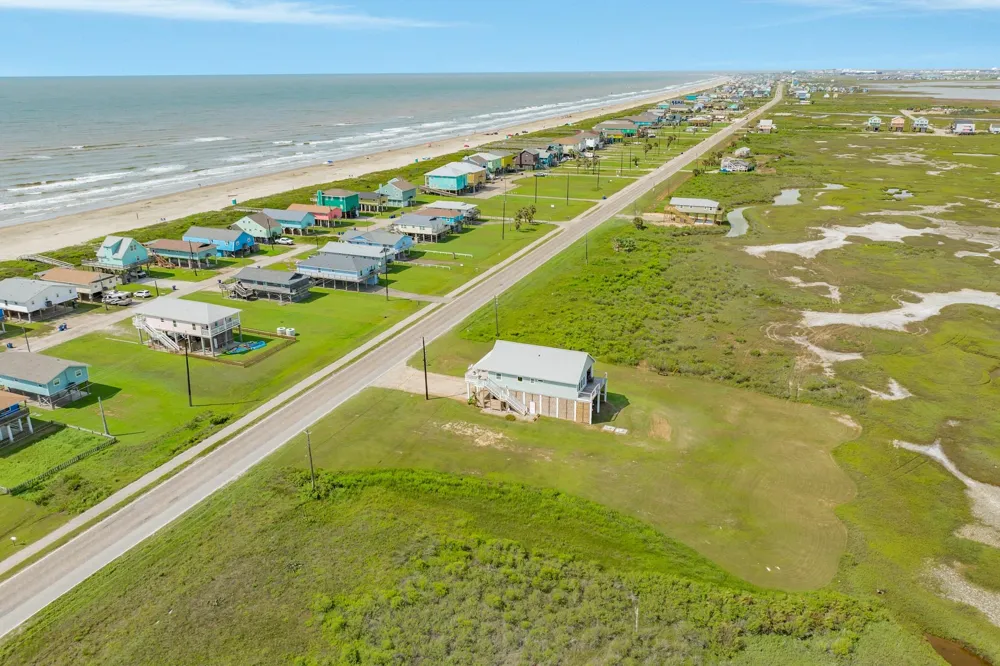 2631 Blue Water Hwy Surfside Beach, TX 77541