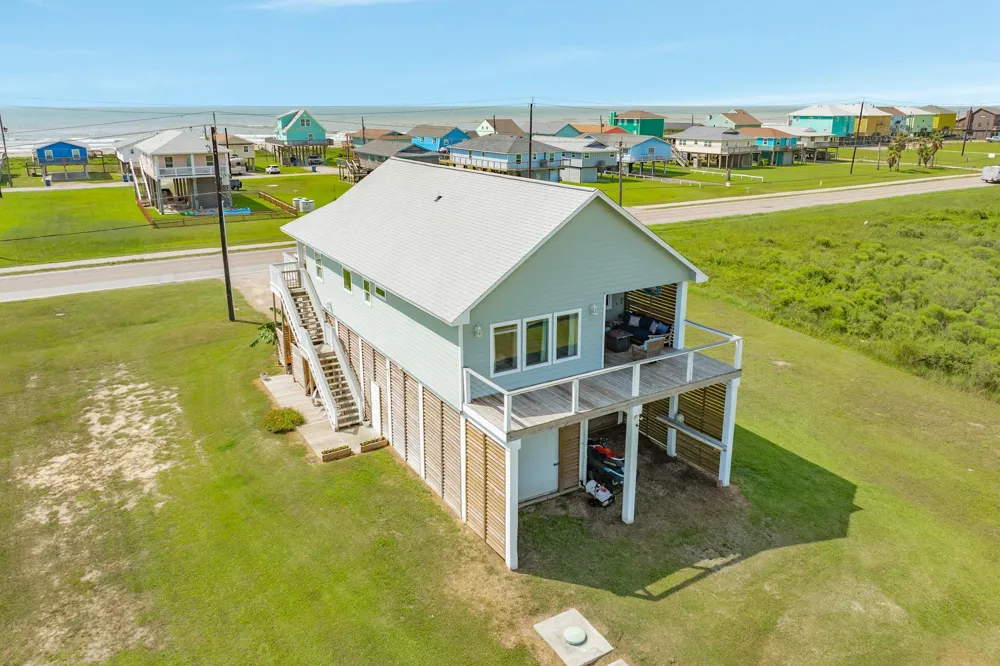 2631 Blue Water Hwy Surfside Beach, TX 77541