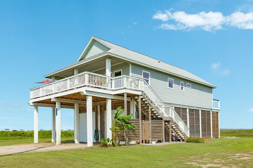 2631 Blue Water Hwy Surfside Beach, TX 77541
