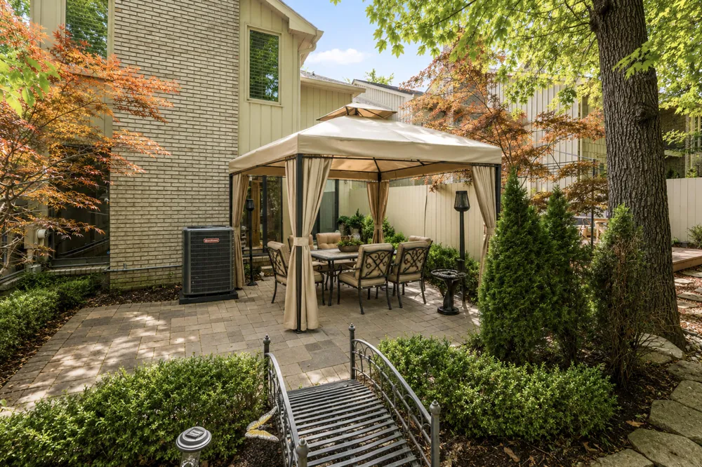 1189 Glenpointe Court Bloomfield Hills, MI 48304