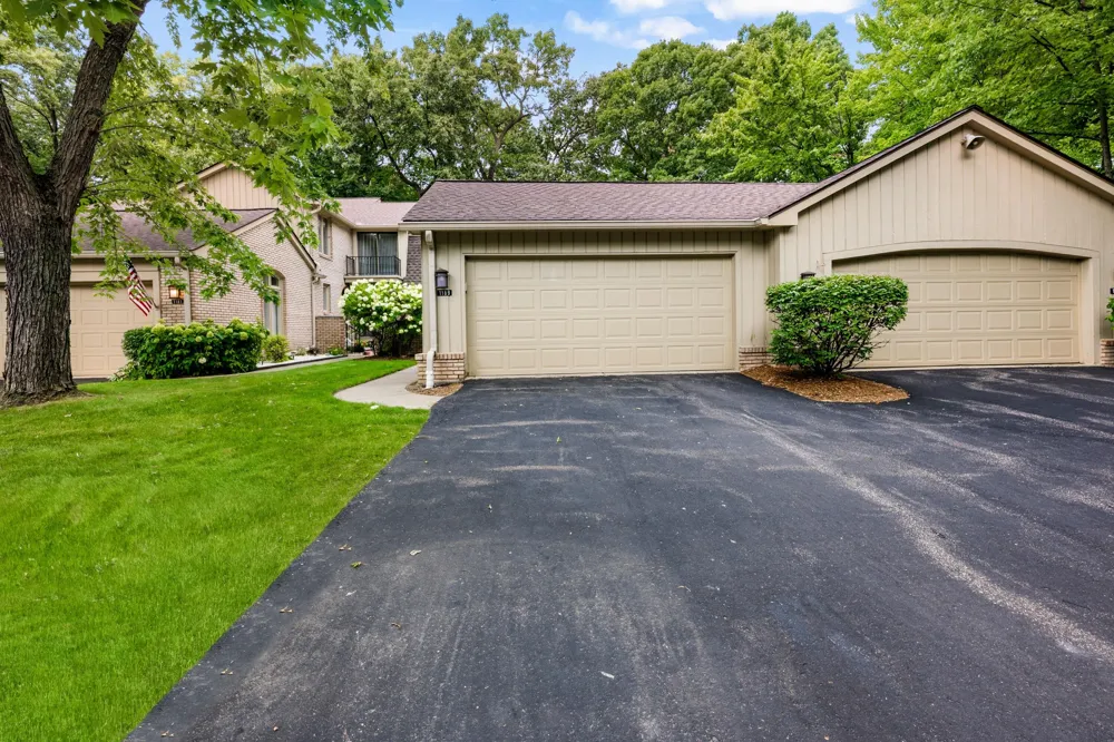 1189 Glenpointe Court Bloomfield Hills, MI 48304
