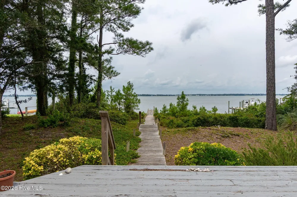 270 Oakleaf Drive Pine Knoll Shores, NC 28512