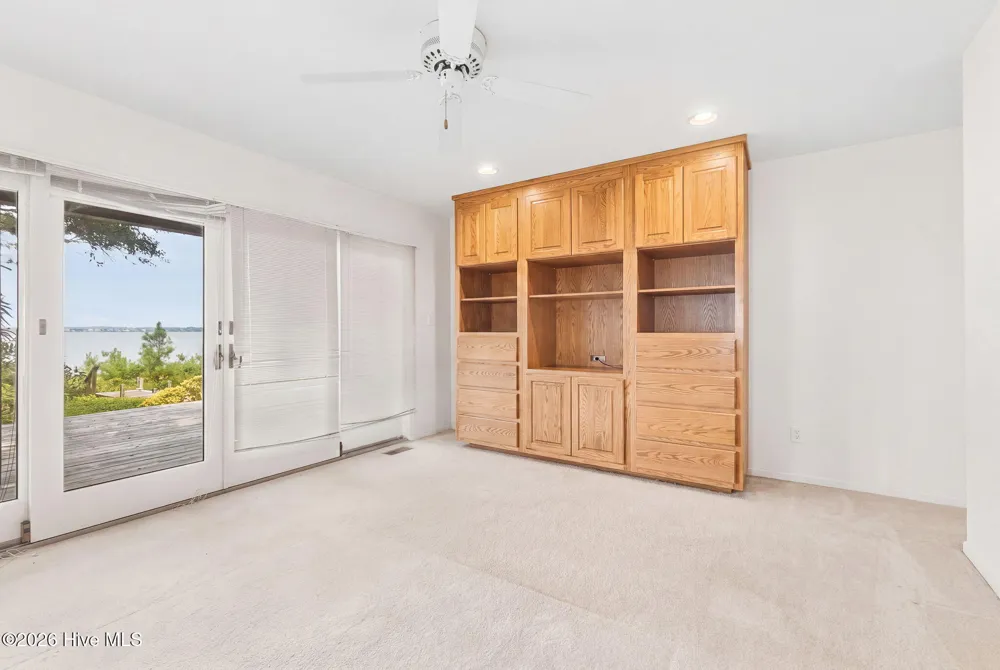270 Oakleaf Drive Pine Knoll Shores, NC 28512