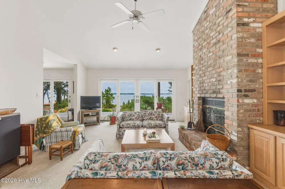 270 Oakleaf Drive Pine Knoll Shores, NC 28512