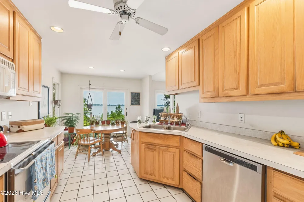 270 Oakleaf Drive Pine Knoll Shores, NC 28512