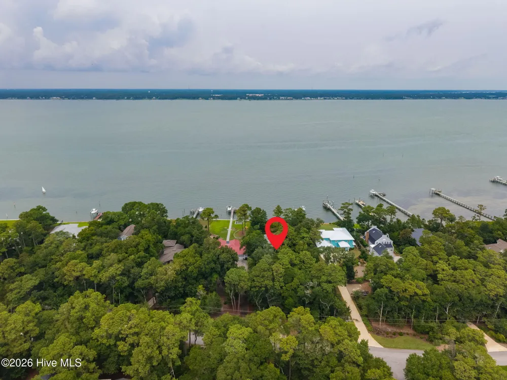 270 Oakleaf Drive Pine Knoll Shores, NC 28512