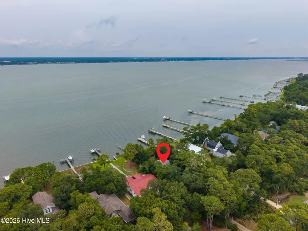 270 Oakleaf Drive Pine Knoll Shores, NC 28512
